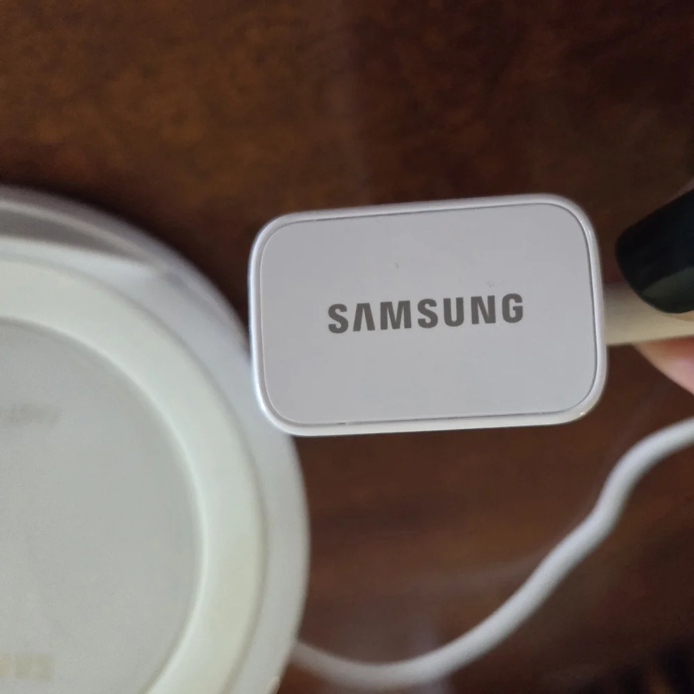 Like New Samsung Qi Certified Fast Charge Wireless Charging Pad + Stand.